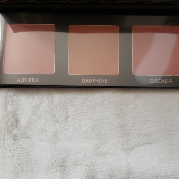 Lovecraft beauty blush palette - Picture 3 of 3